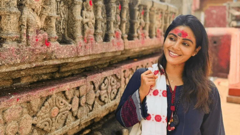 Samyuktha Menon’s recent pictures exude a spiritual aura in temple surroundings.