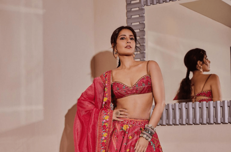 Raashii Khanna Latest insta photos | Looking So Beautiful in this Outfit