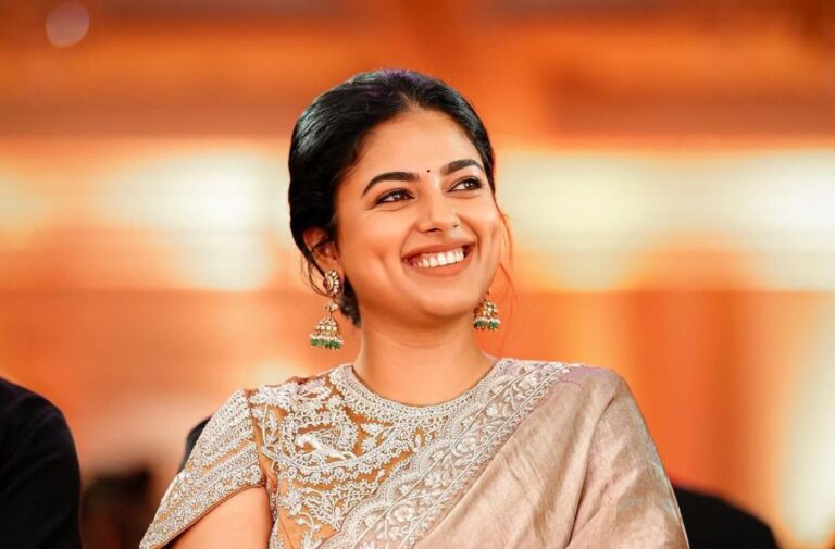 Siddhi Idnani Sweetest Smiles:A Heartwarming Collection