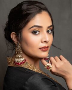 sreemukhi 