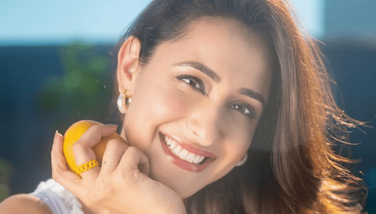 Pragya Jaiswal looks effortlessly elegant.