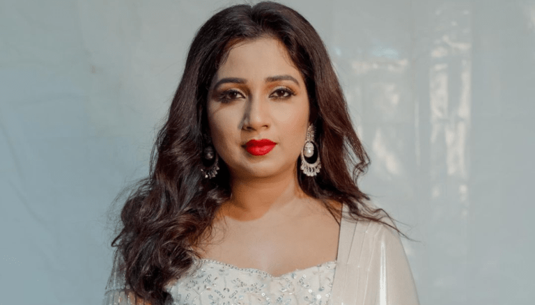 Shreya ghoshal looking absolutely radiant and beautiful.
