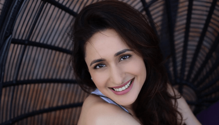 Pragya Jaiswal wowing us with her glamorous look.