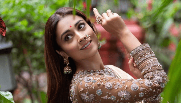 Shriya Saran’s beauty is simply enchanting.