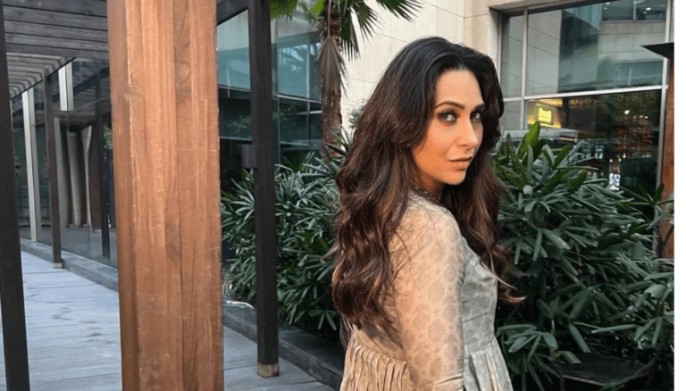 Karisma Kapoor mesmerizes in her new photos.