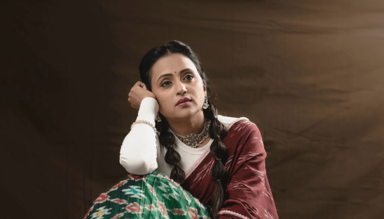 Suma Kanakala shining bright like a star!