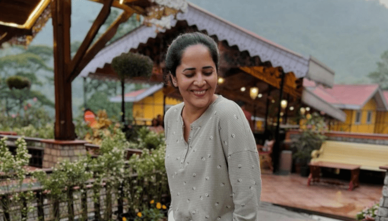 Anasuya Bharadwaj stuns in her latest look!