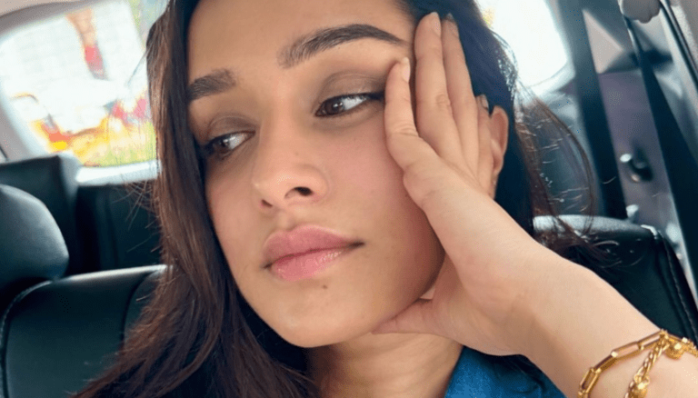 Shraddha Kapoor looking incredible in blue!
