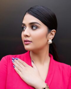 sreemukhi 