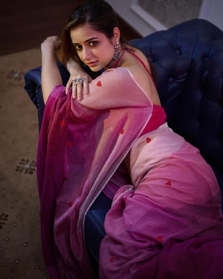 Pure elegance, Ashika Ranganath looks amazing!