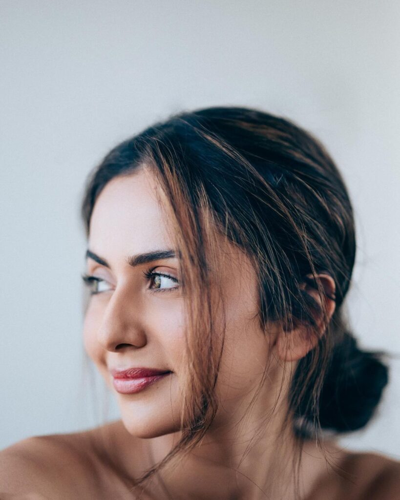 Saska Rakul Rakul serving elegance and grace in newest post.