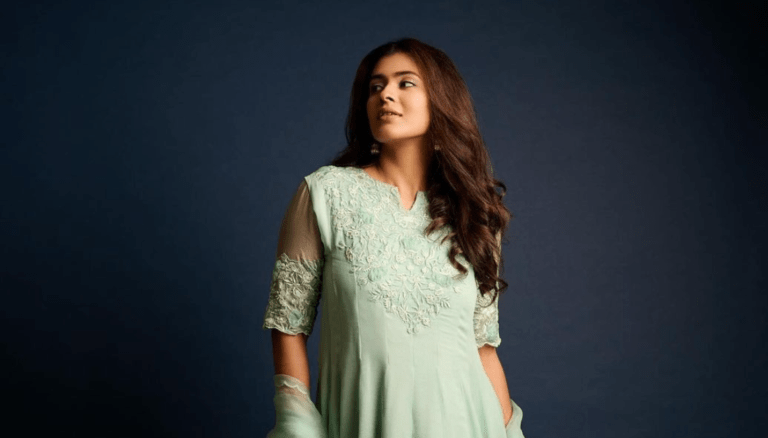 Simply stunning! Hebah Patel in her latest look.
