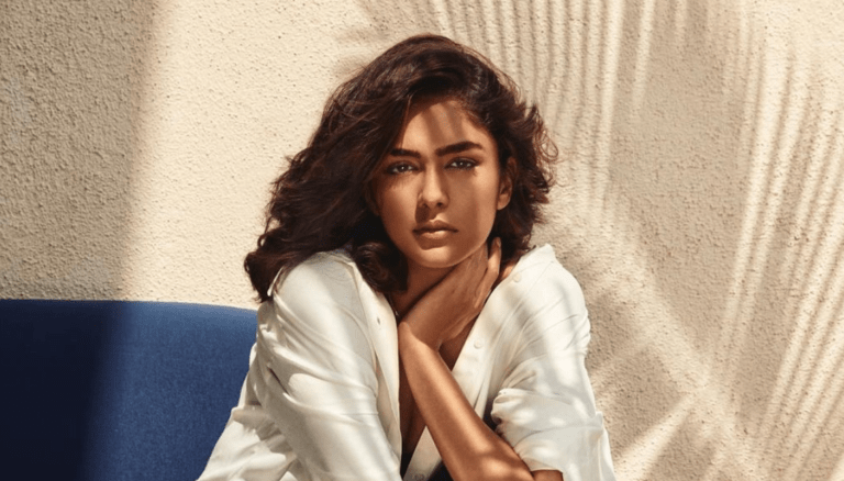 Flawless and fabulous, Mrunal Thakur in her latest photo!