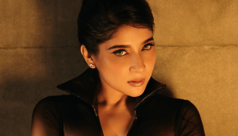 Sakshi Agarwal continues to captivate hearts.