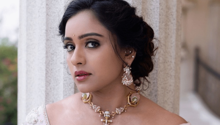 Vithika Sheru mesmerizes with her charm.