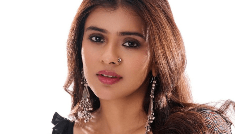 Hebah Patel looks fabulous in latest pics.
