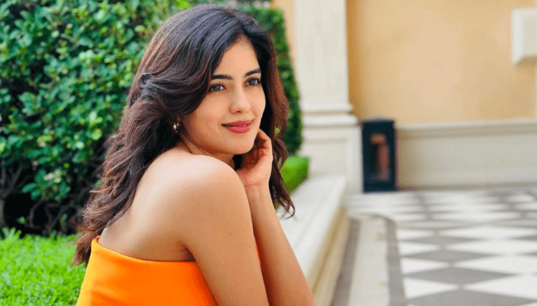 Amritha Aiyer looking gorgeous in her latest post!