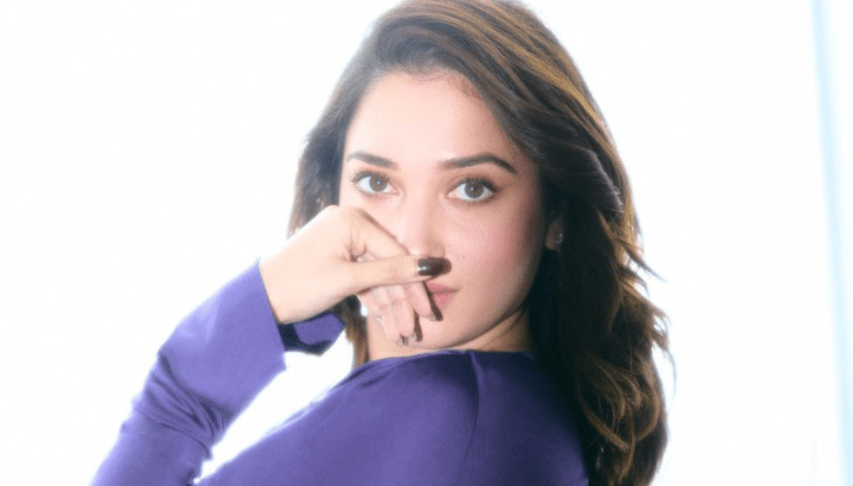 Tamannaah Bhatia dazzling as ever in latest look!