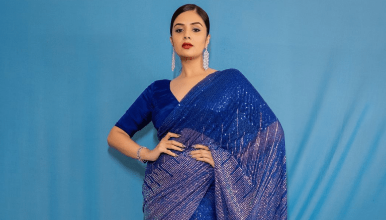 Sreemukhi dazzling as ever in her latest look!