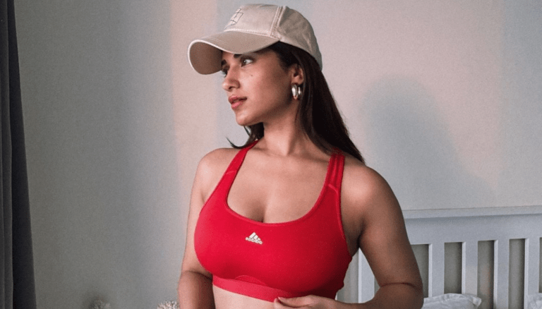 Ruhani Sharma bringing glamour to new heights!