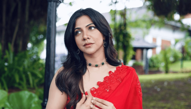 Madonna Sebastian dazzling us with her latest look!