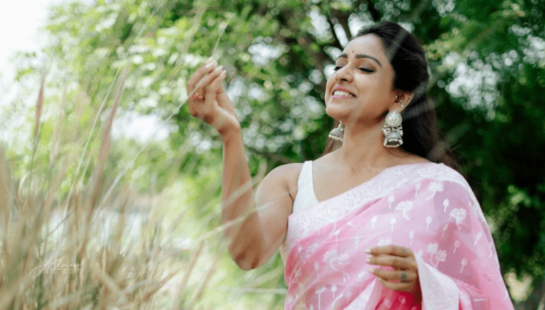 Vithika Sheru captivating us with latest photo!