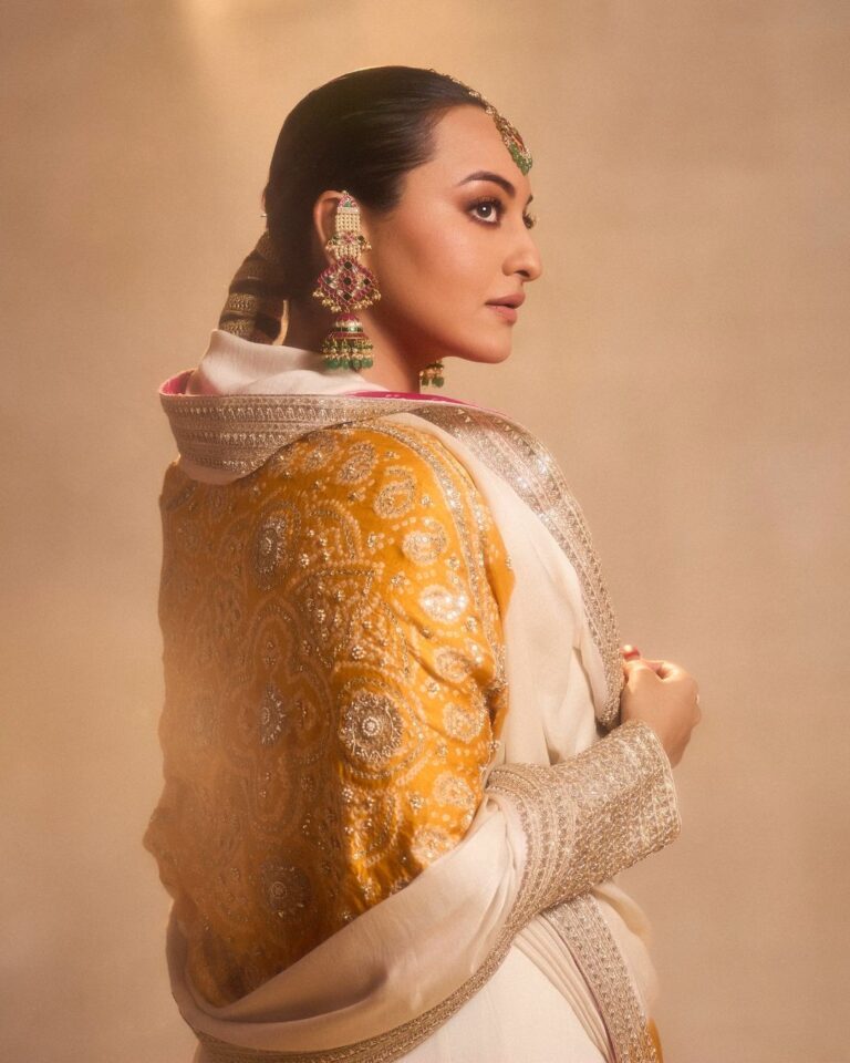 Sonakshi Sinha slaying with her stunning look!