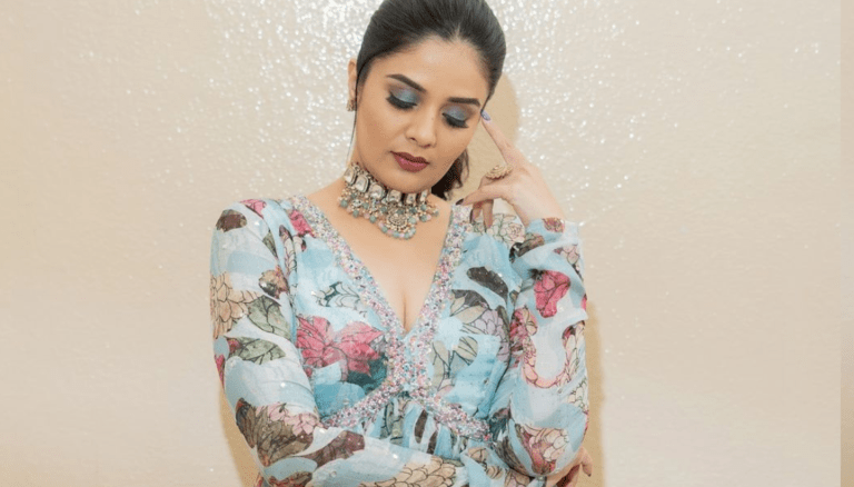 Sreemukhi radiating elegance in this stunning look!