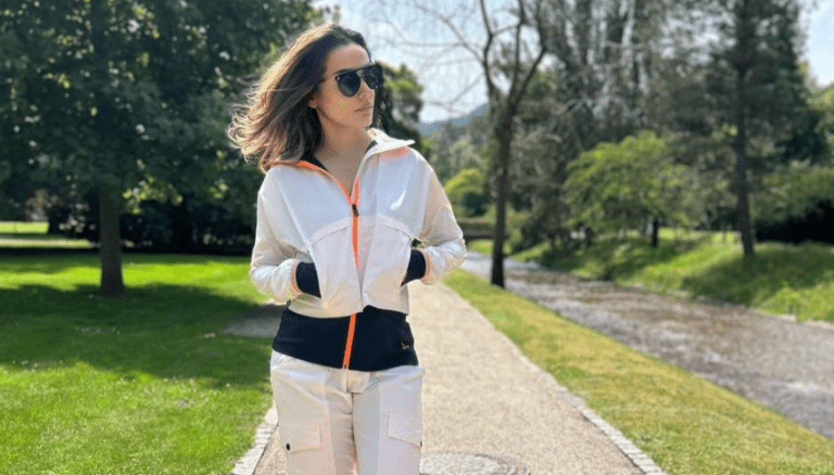 Namrata Shirodkar looking effortlessly glamorous.