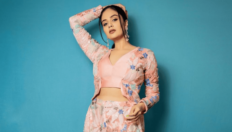 Sreemukhi dazzling us with her stunning look!