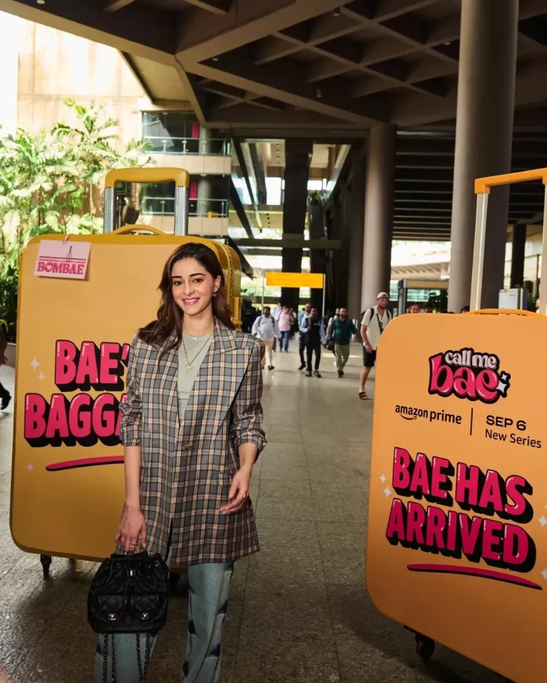 Ananya Panday looks stunningly chic!