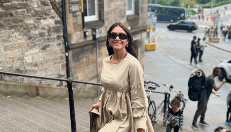 Mrunal Thakur’s look is beyond fabulous!