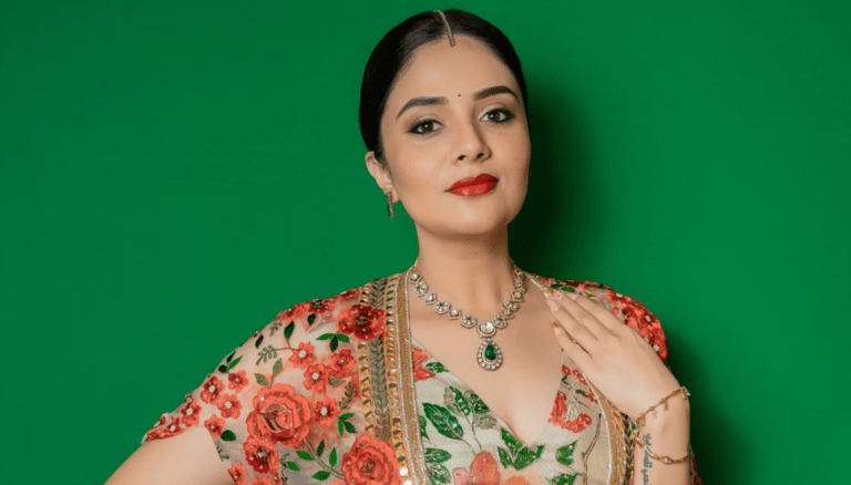 Sreemukhi look is beyond fabulous!