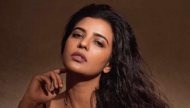 Aishwarya Rajesh looks effortlessly graceful in black!