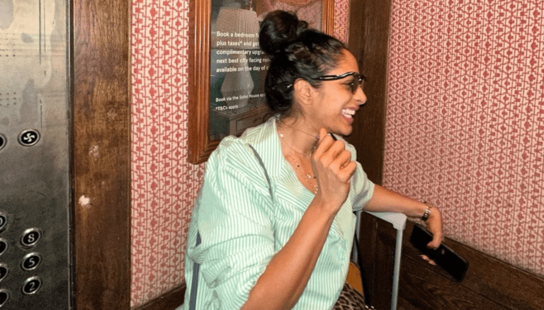 Sriya Reddy looks breathtakingly beautiful!