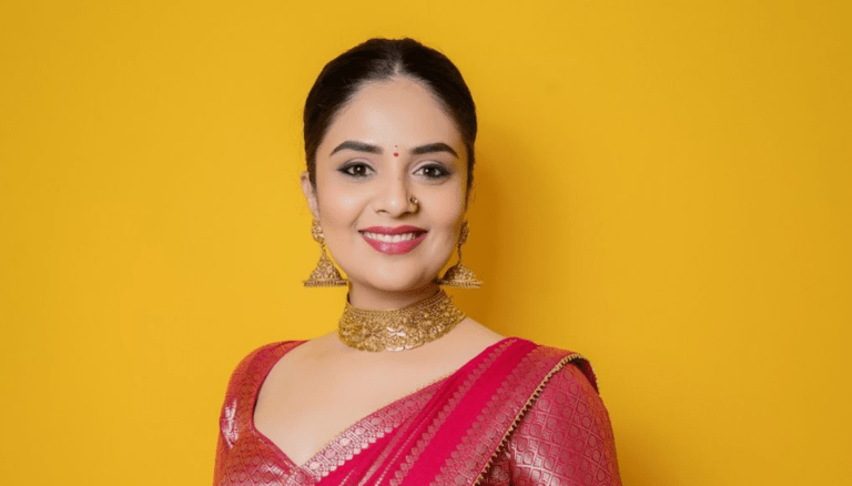 Sreemukhi looking lovely and serene!