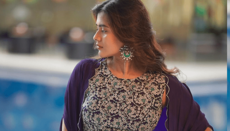 Hebah Patel beauty is truly enchanting!