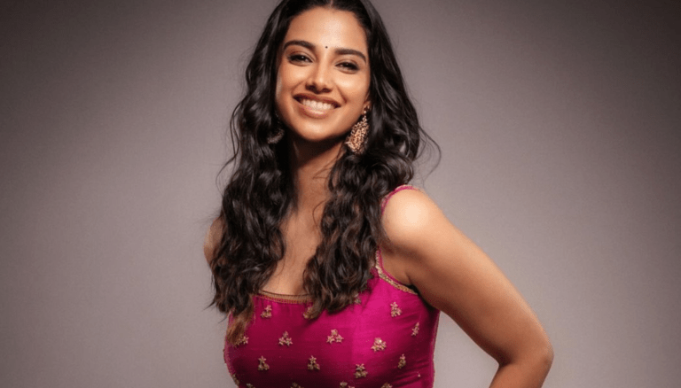 Meenaakshi Chaudhary looks breathtaking today!