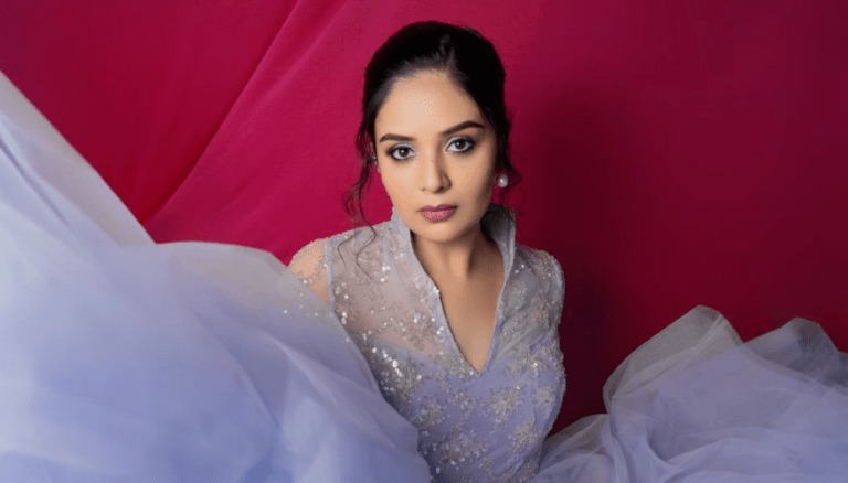 Sreemukhi looks absolutely gorgeous!
