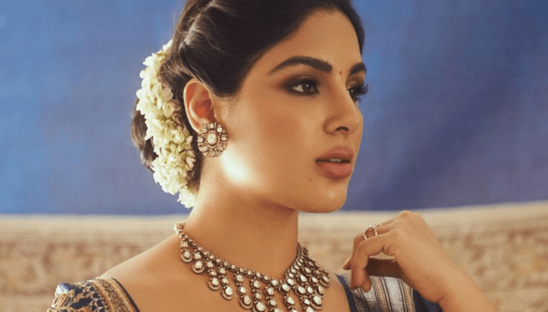 Samyuktha looks breathtaking today!