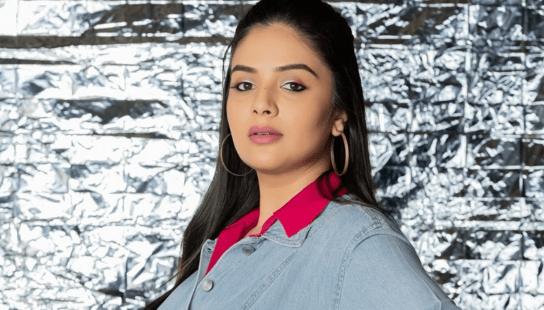 Sreemukhi is looking absolutely gorgeous!