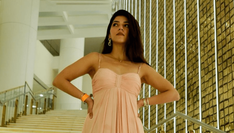 Mehreen looks effortlessly beautiful!