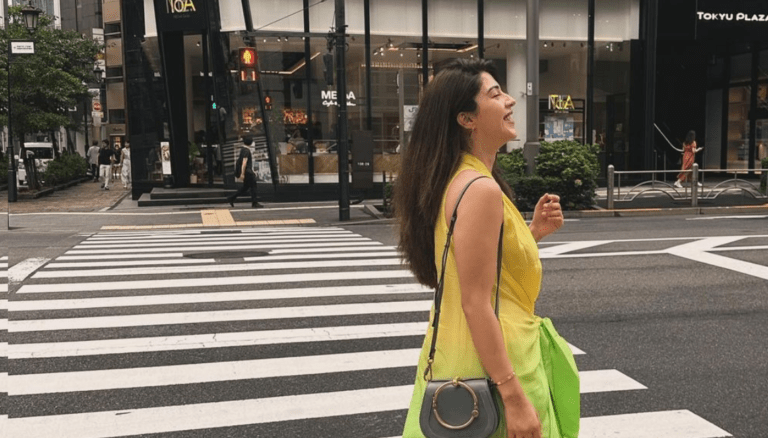 Mehreen Pirzada is glowing with charm!