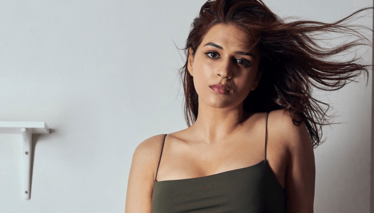 Shraddha Das looks lovely and elegant!