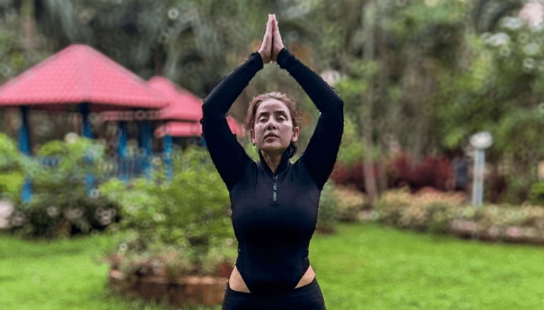 Manisha Koirala looks effortlessly beautiful!