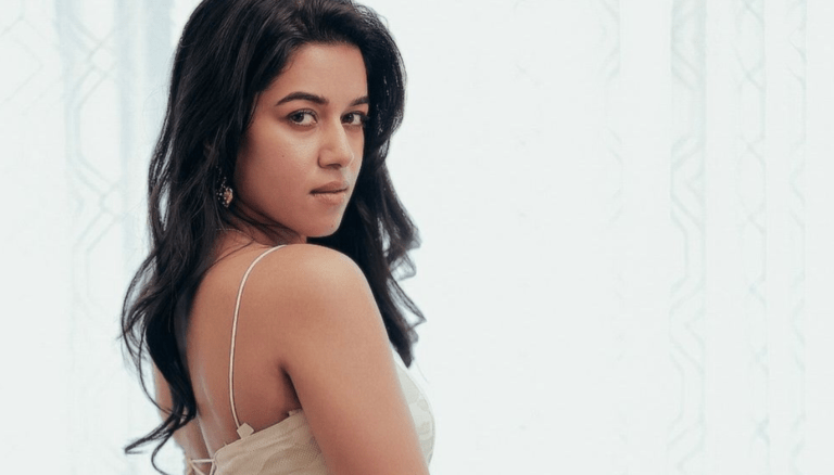 Mirnalini Ravi shines bright in every frame!