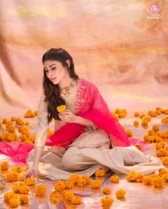 mouni roy