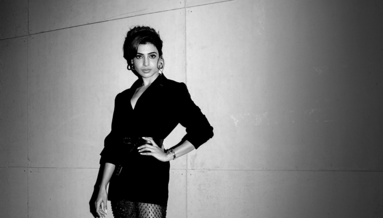 Samantha looks radiant in black outfit!