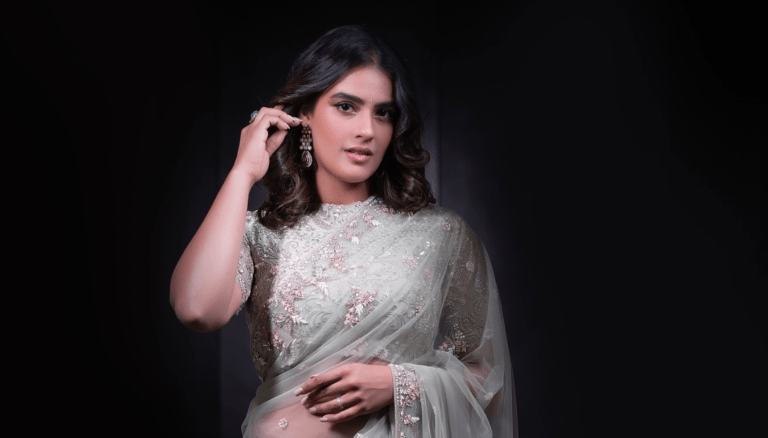 Kavya Thapar looks fresh and fabulous!