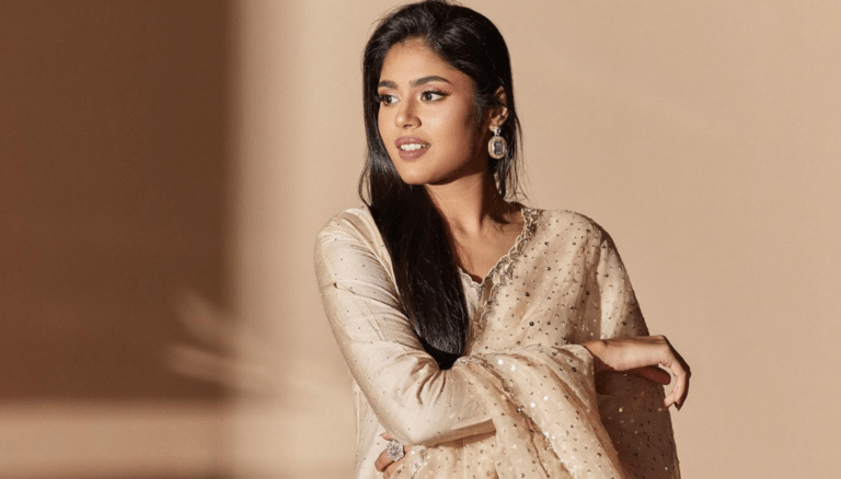 Faria Abdullah is looking fabulous today!